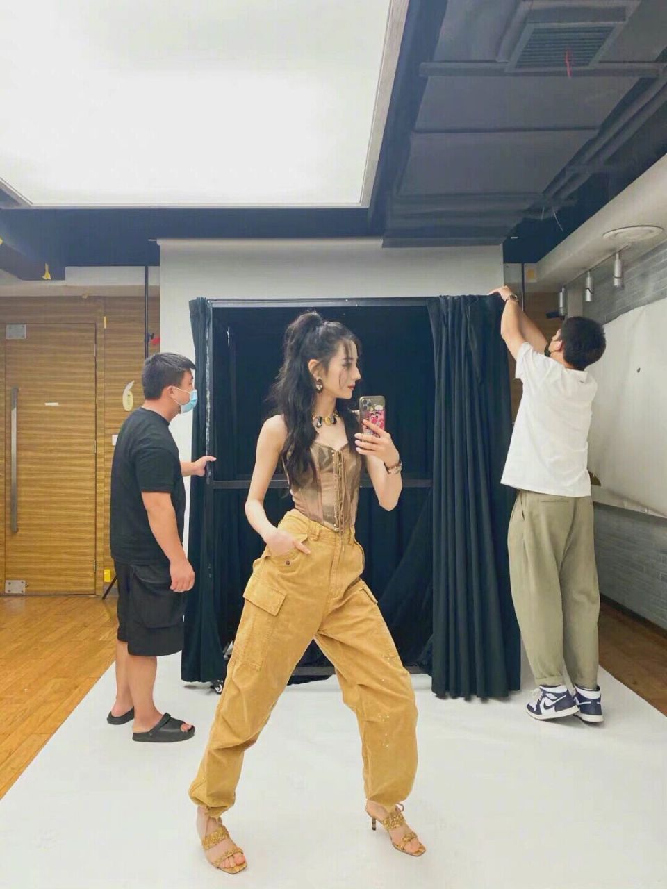 迪丽热巴高质量自拍 5g冲浪少女 迪丽热巴20210802快本后台一组自拍