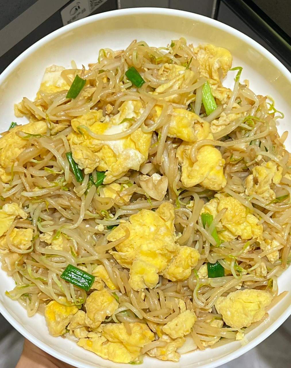 豆芽炒鸡蛋,搭配一起又香又好吃!每百克豆芽才只有20大卡左右!