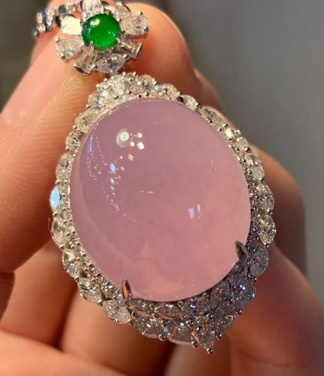 点击头像看直播##翡翠#高冰粉紫鸽子蛋吊坠无敌巨饱满  少有厚度哦