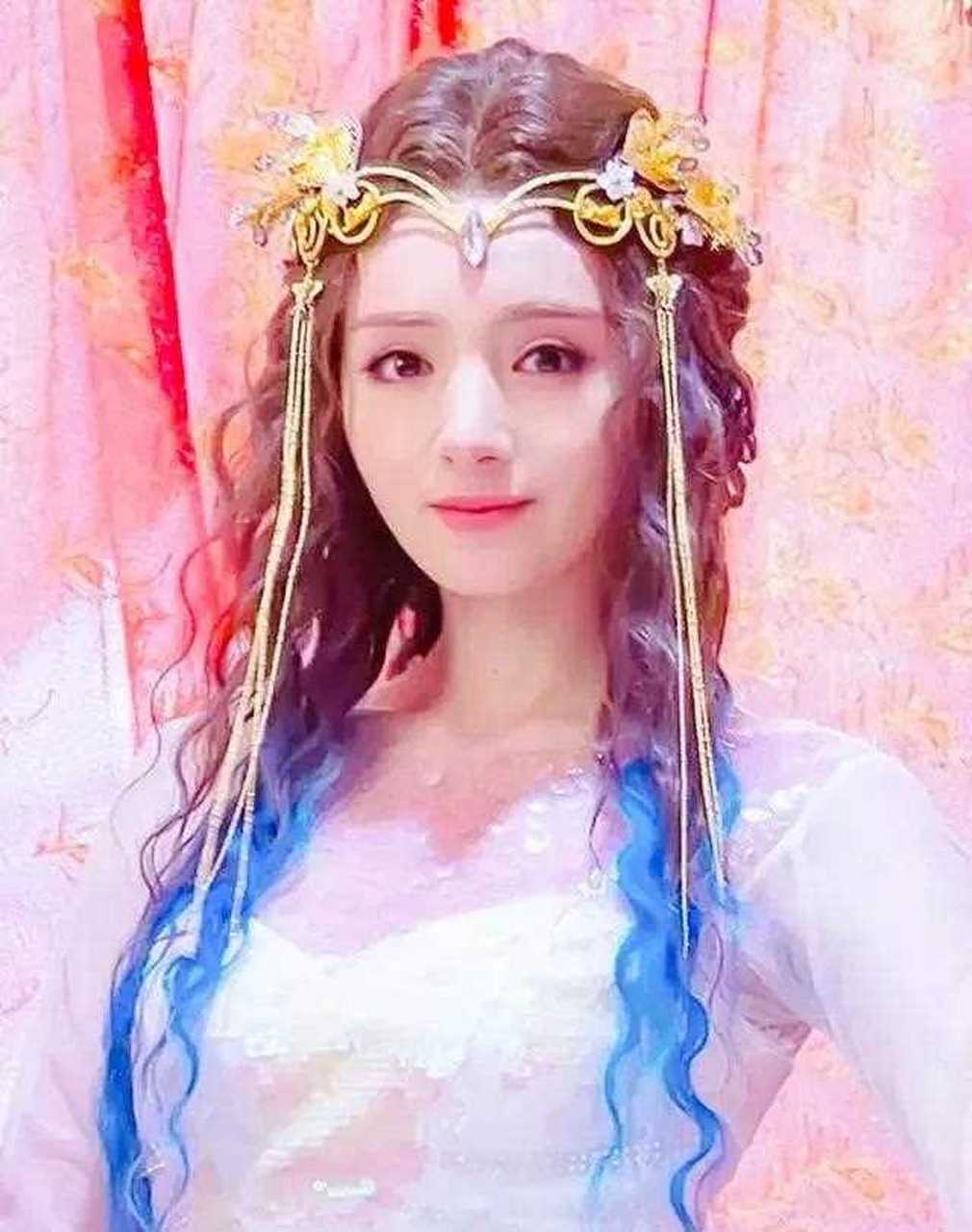 《幻城》中岚裳的服装造型,麦迪娜还是挺适合古装的!