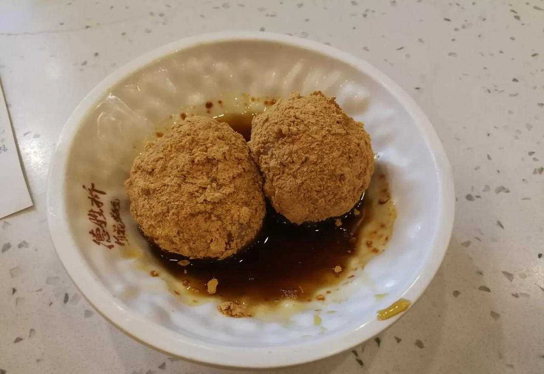 好喜欢小吃中的豆面汤圆[疑问] 量小 很愉悦地作为饭后甜点,品尝