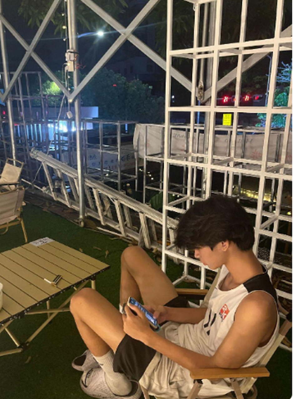 像这种瘦瘦的男生是体育生么?#男高中生# #185体育生