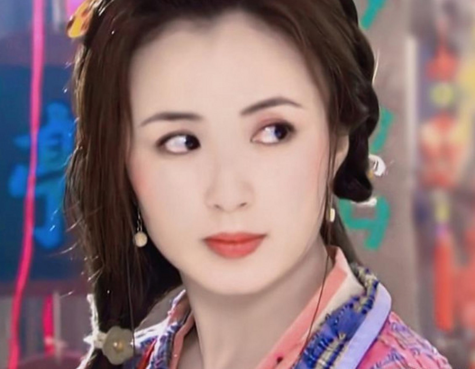 杨童舒饰演的"徐盈盈",才是穿着最粉嫩的衣服,干着最狠的事的一个狠人