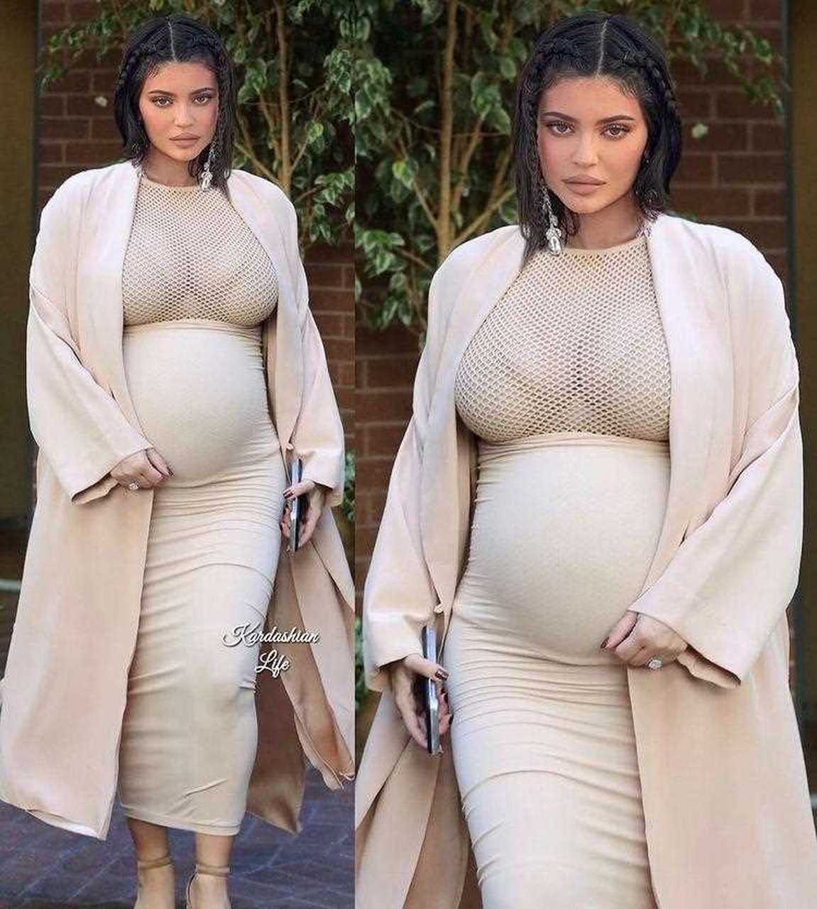 要知道卡戴珊家族的女人有多爱穿紧身裙?