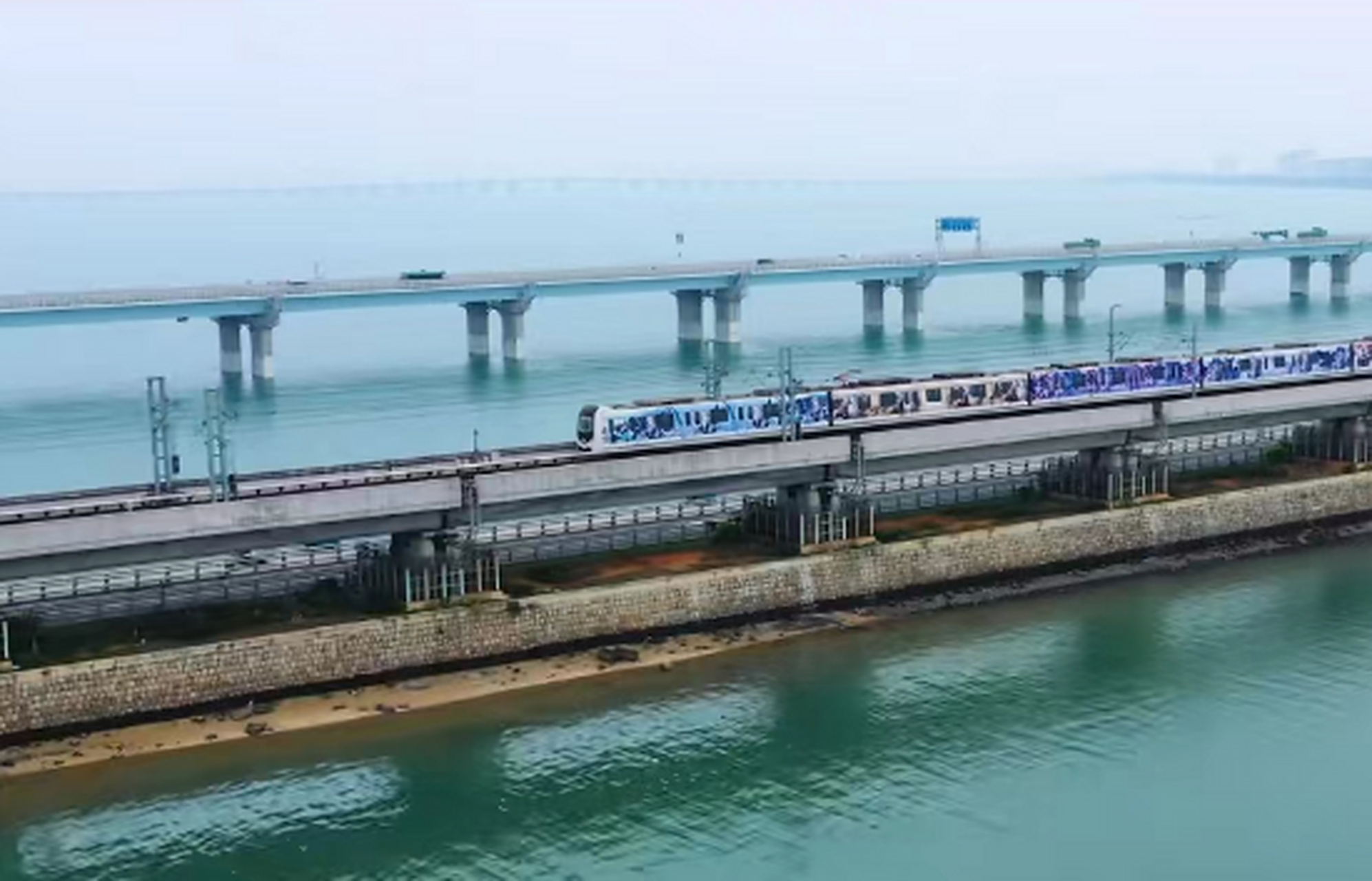 崩坏星穹铁道与厦门地铁1号线联动了,海上是真美啊