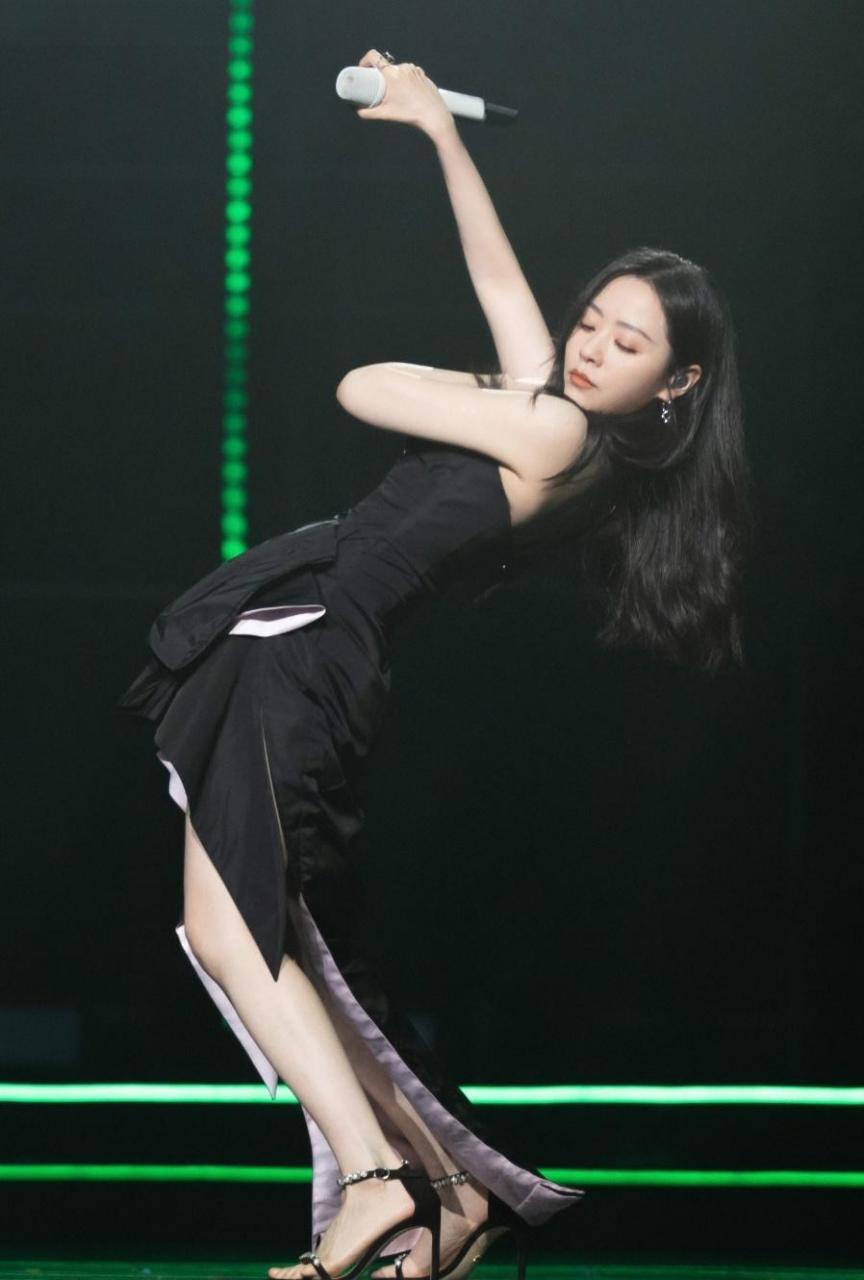 张靓颖 高跟玉足合集