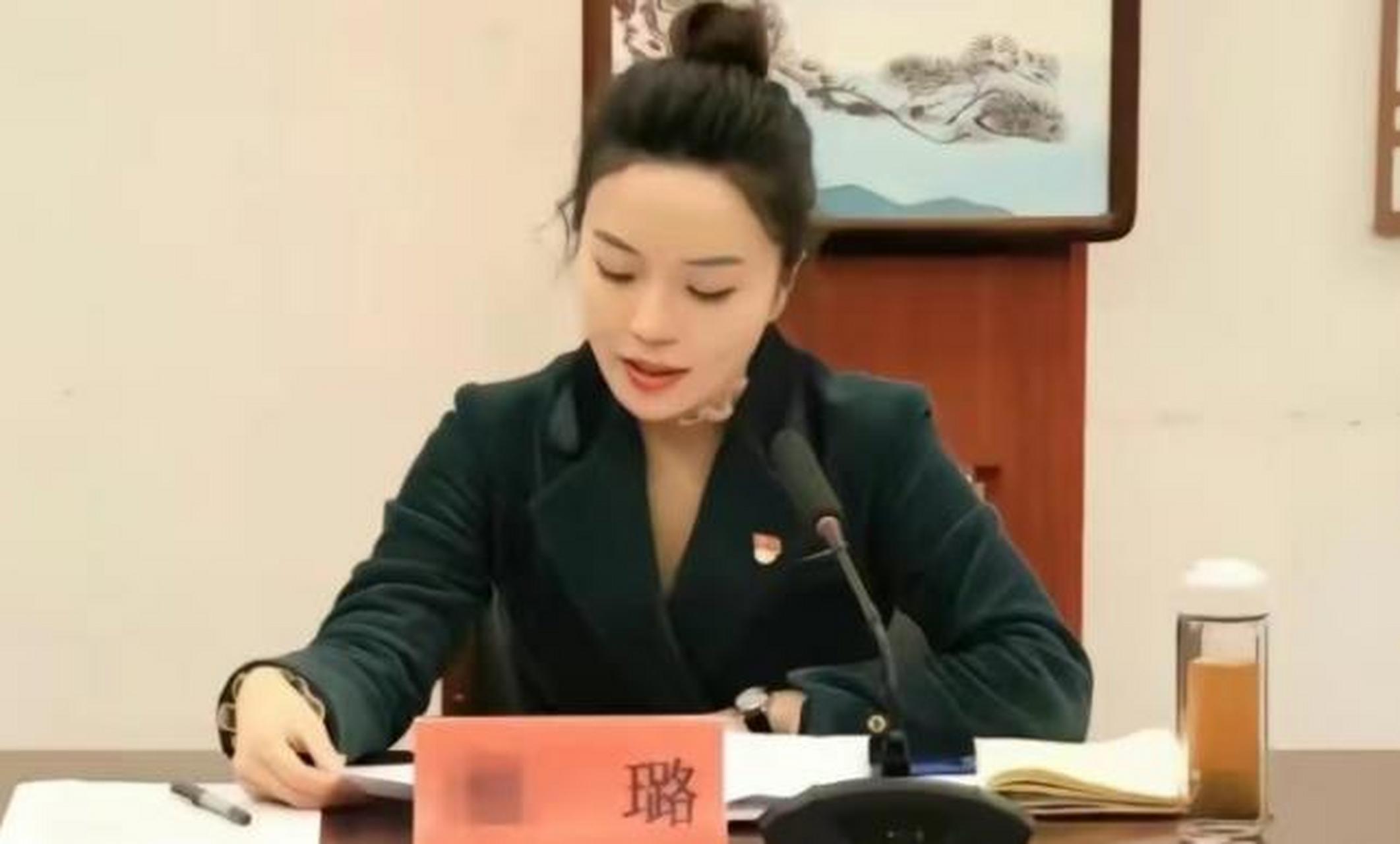 "年轻就是资本",戴璐19岁"毕业照"火了,颜值气质都很迷人 众所周知