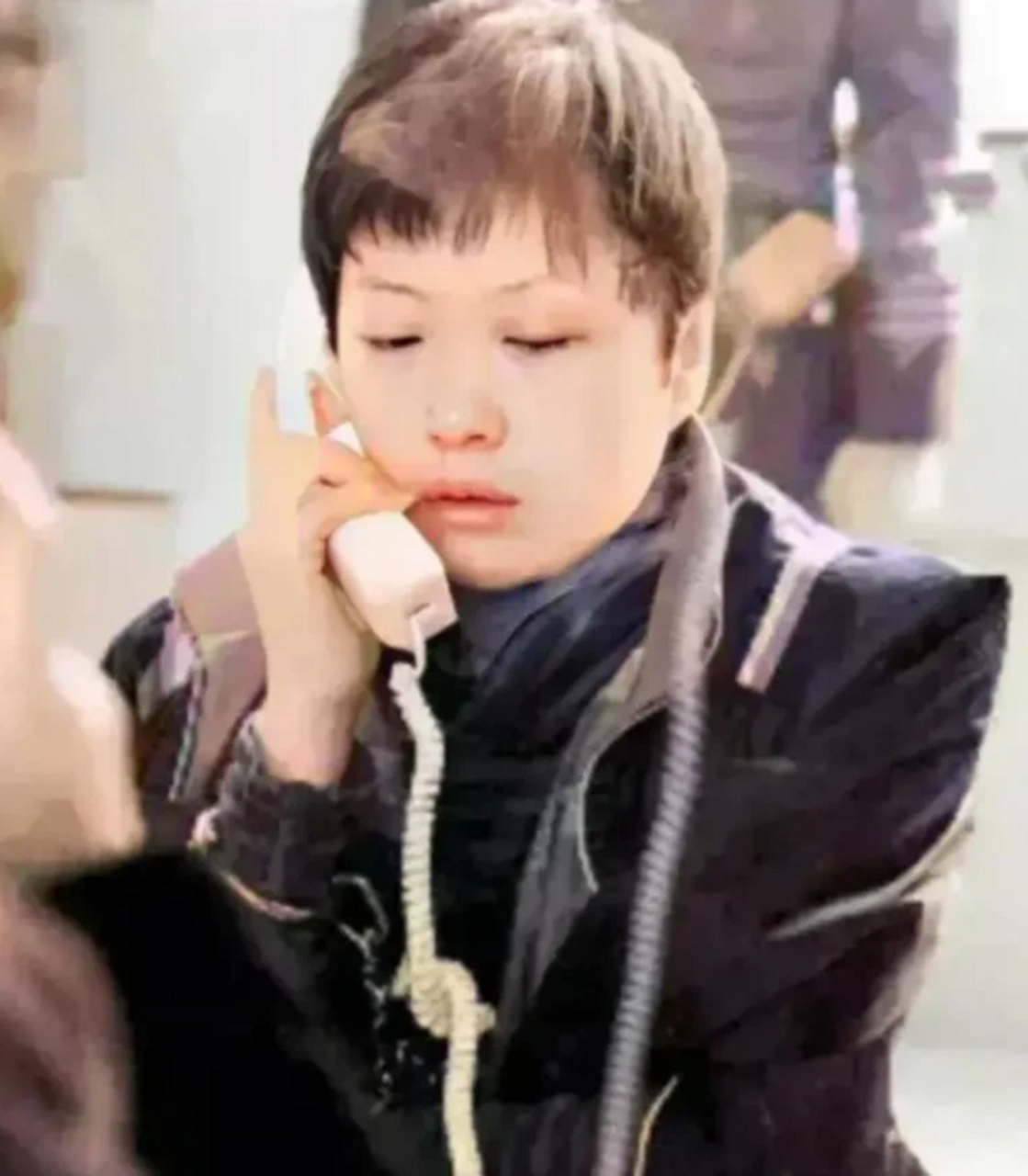 2010年,江苏无锡的看守所里,一名长相貌美的女犯人,在押赴刑场前,与