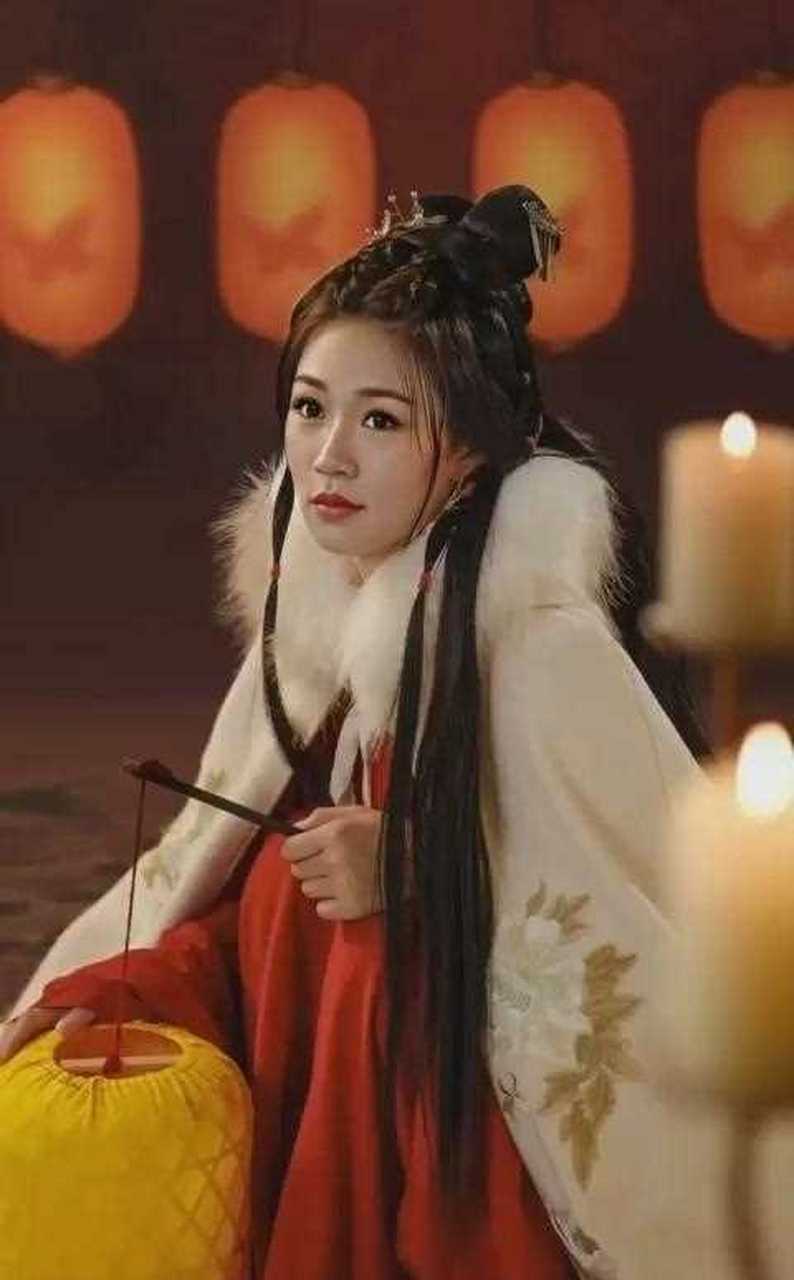 杨思琦仙气古装回春似18岁!撞样多位女星,网友吐槽:就是不像自己!