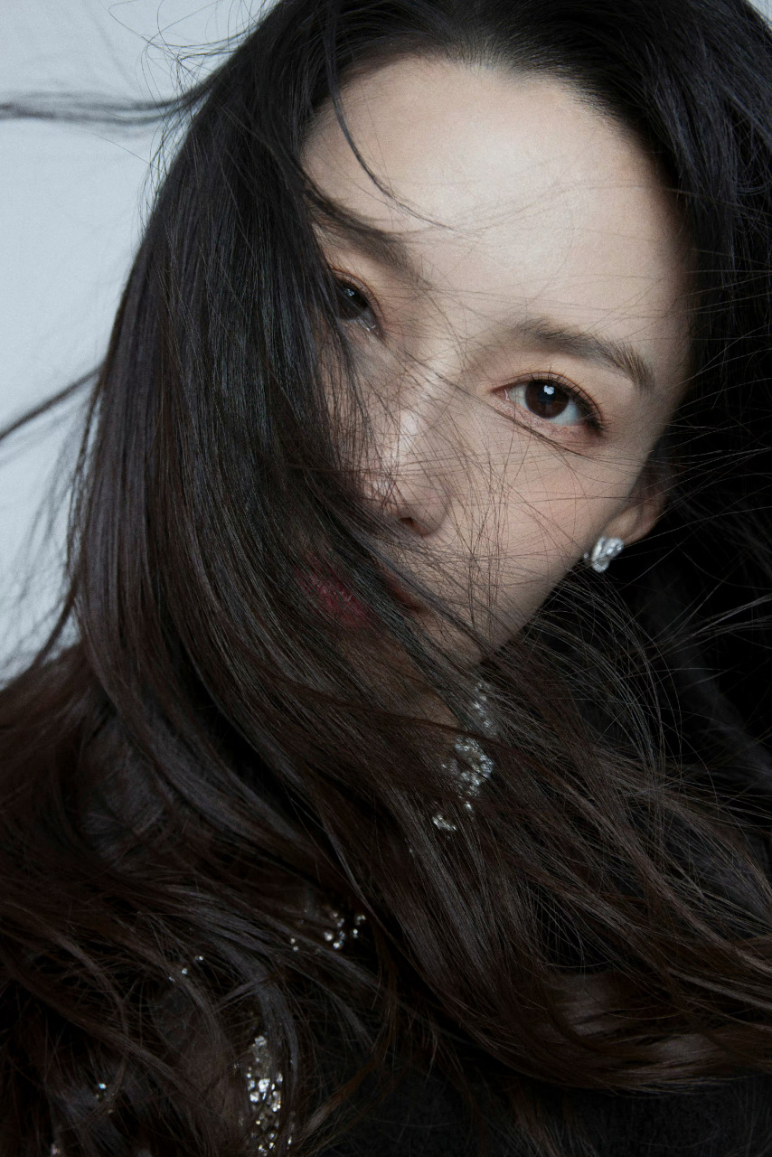 李沁黑白风怼脸大片##李沁黑与白怼脸大片##李沁九宫格黑白怼脸大片