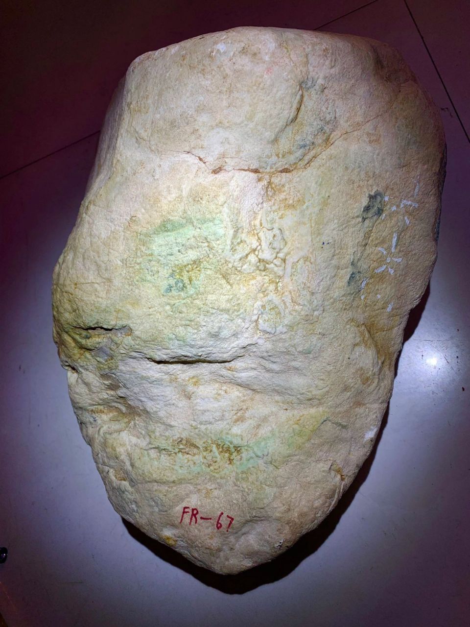45公斤,老木那春彩手镯料,皮壳老辣,起皱,沙细沙立,压灯春色自然,浓郁