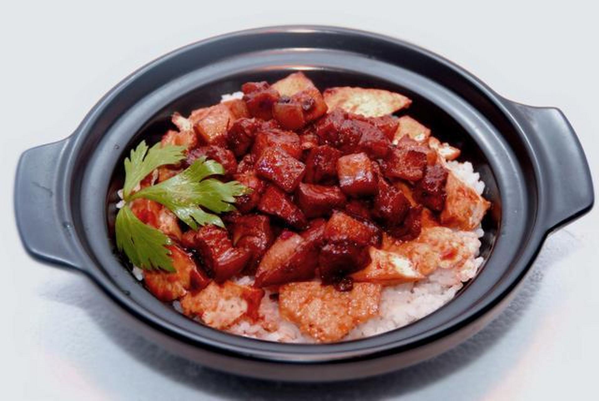 来南宁必吃美食,霞姐瓦煲饭的地址一直没变过,很多吃货已经是熟门熟路