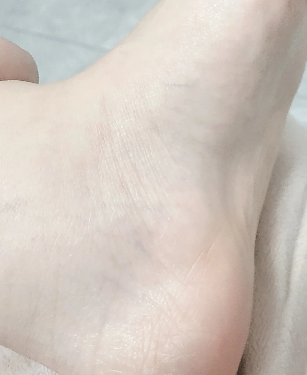 跟大家分享一下最近我超爱的babyfoot3d足膜! 效果就是简单粗暴!