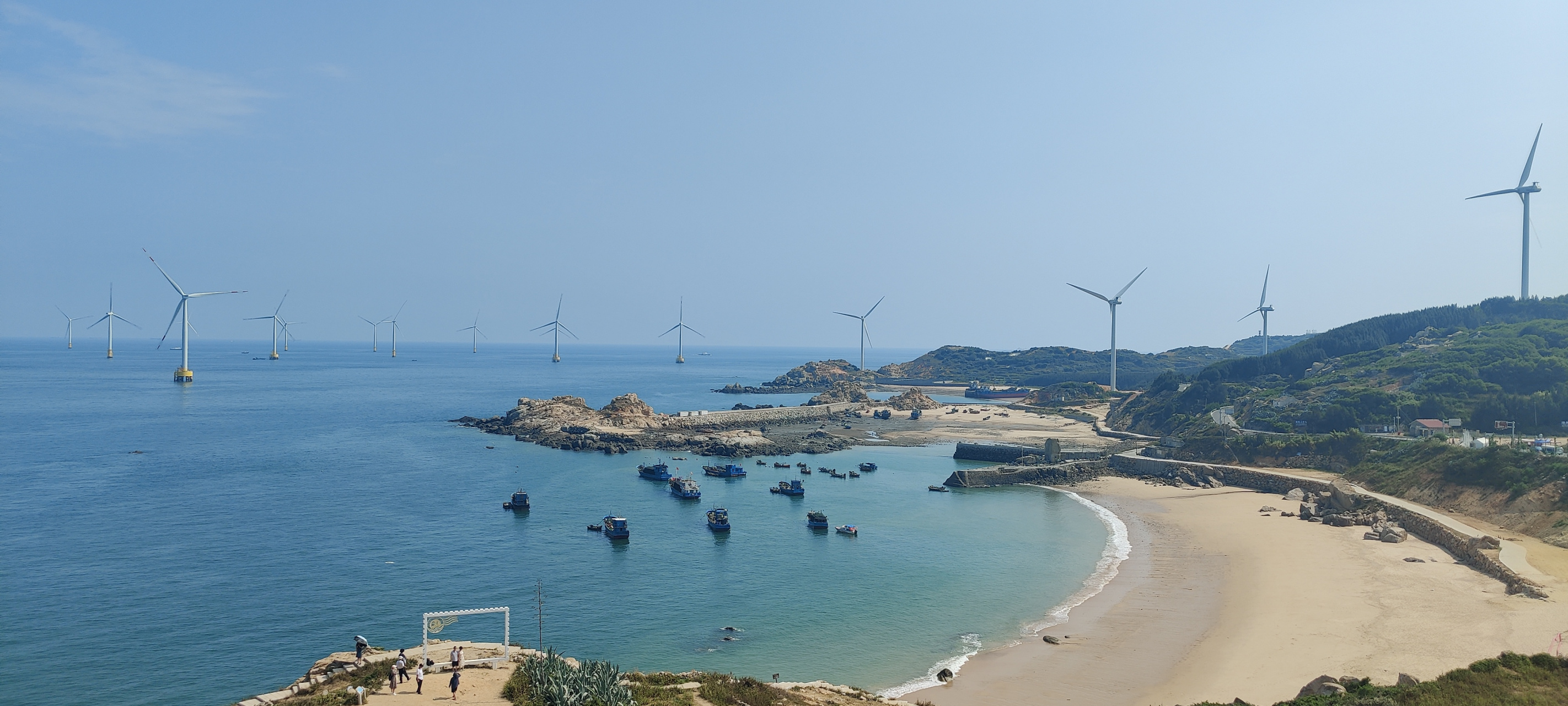 推荐一个拍照游玩的绝美的海边圣境-福州平潭北部湾,这里有风车,沿海