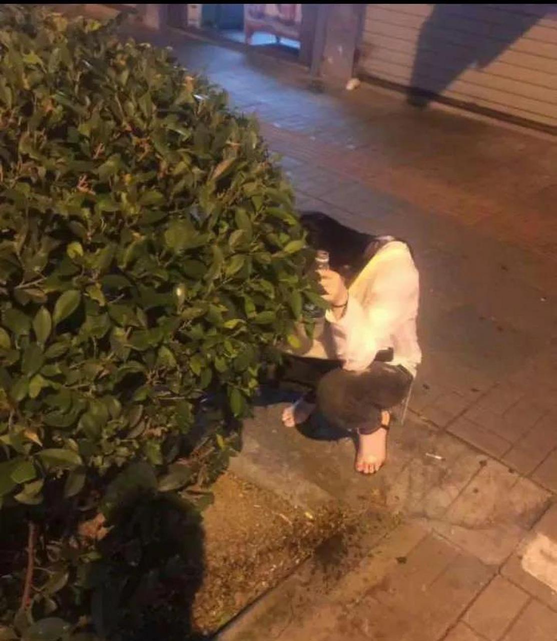 我今年33岁,孤苦伶仃,因为爸爸妈妈是那种老实本分人,所以没有共同