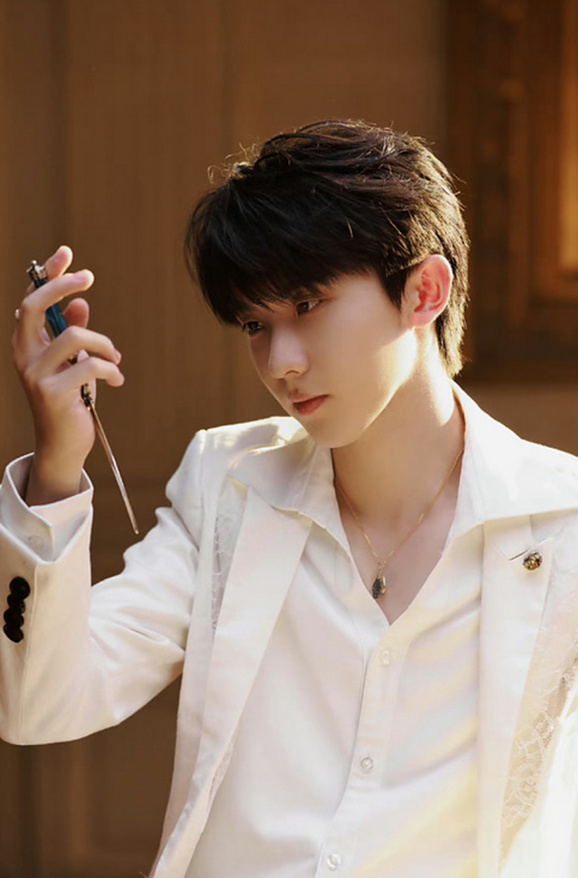 马嘉祺的卷毛狼尾造型真的太帅了!