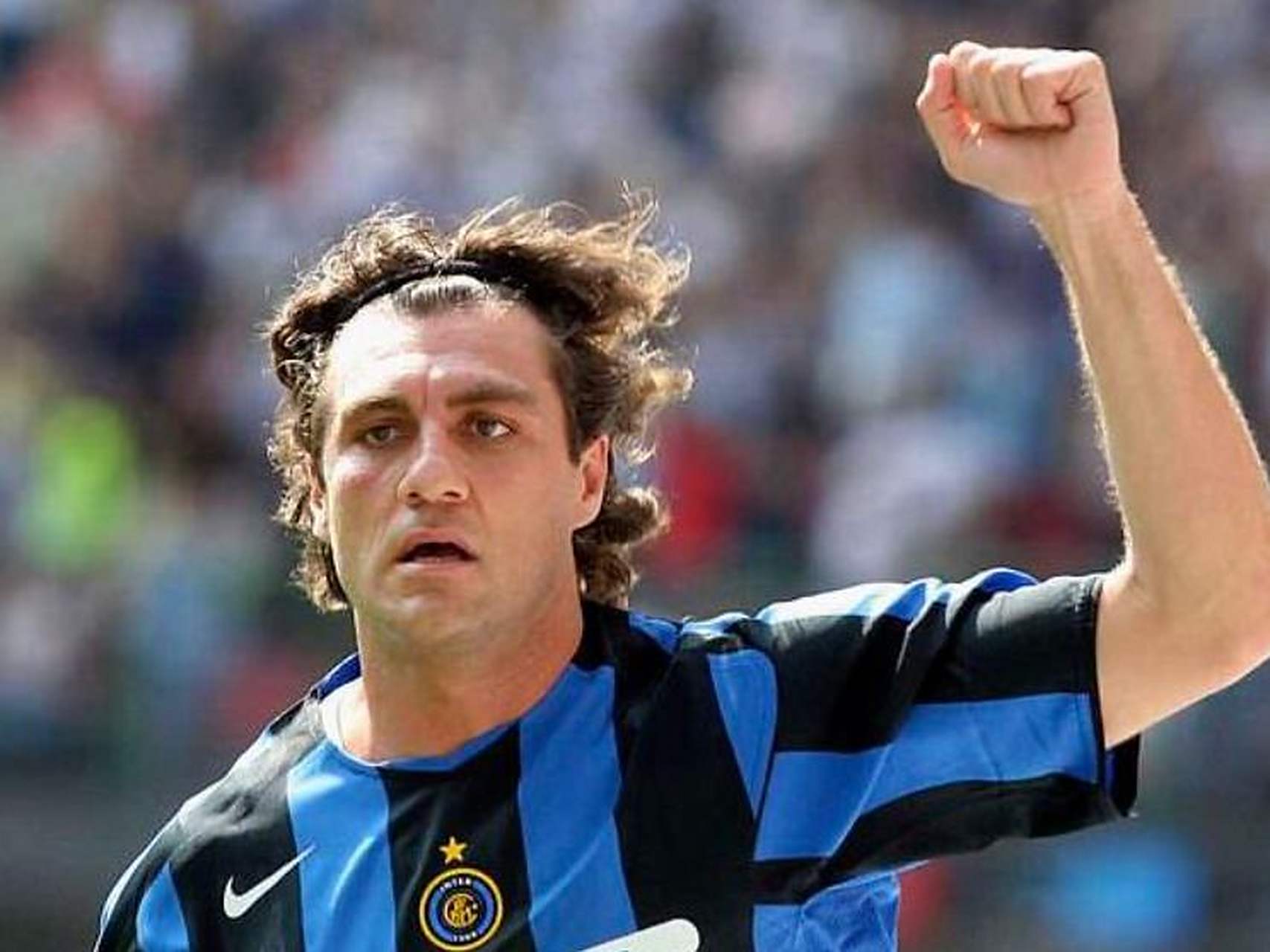 国米名宿维埃里表示,现在的球队需要有一个高效射手才能在意甲和欧冠