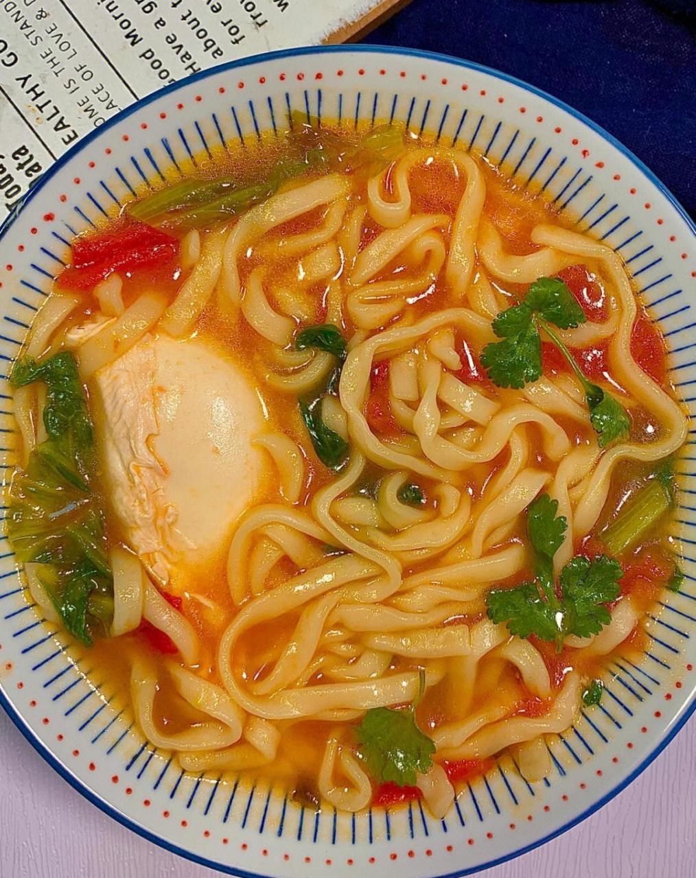 我今天吃的是妈妈教我做的番茄汤面7515 这个汤面真的是又简单又