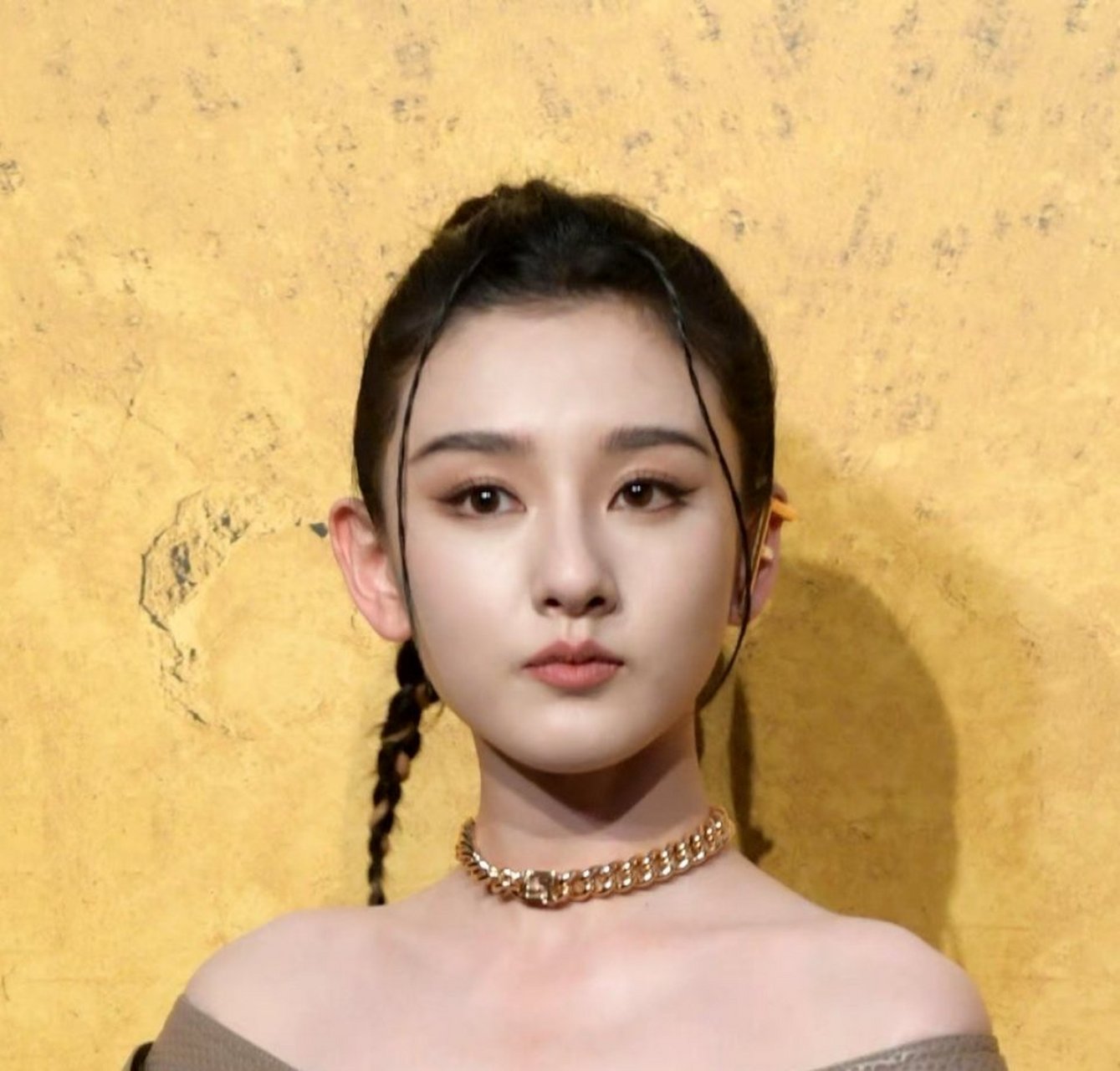 女性人中清晰耳垂带珠,遇良缘顺利度高. 676767 #面部是真相