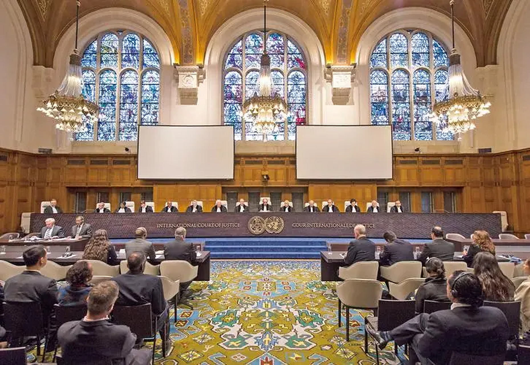 国际法庭和海牙国际法院,虽然名字相似,但实际上是完全不同的组织