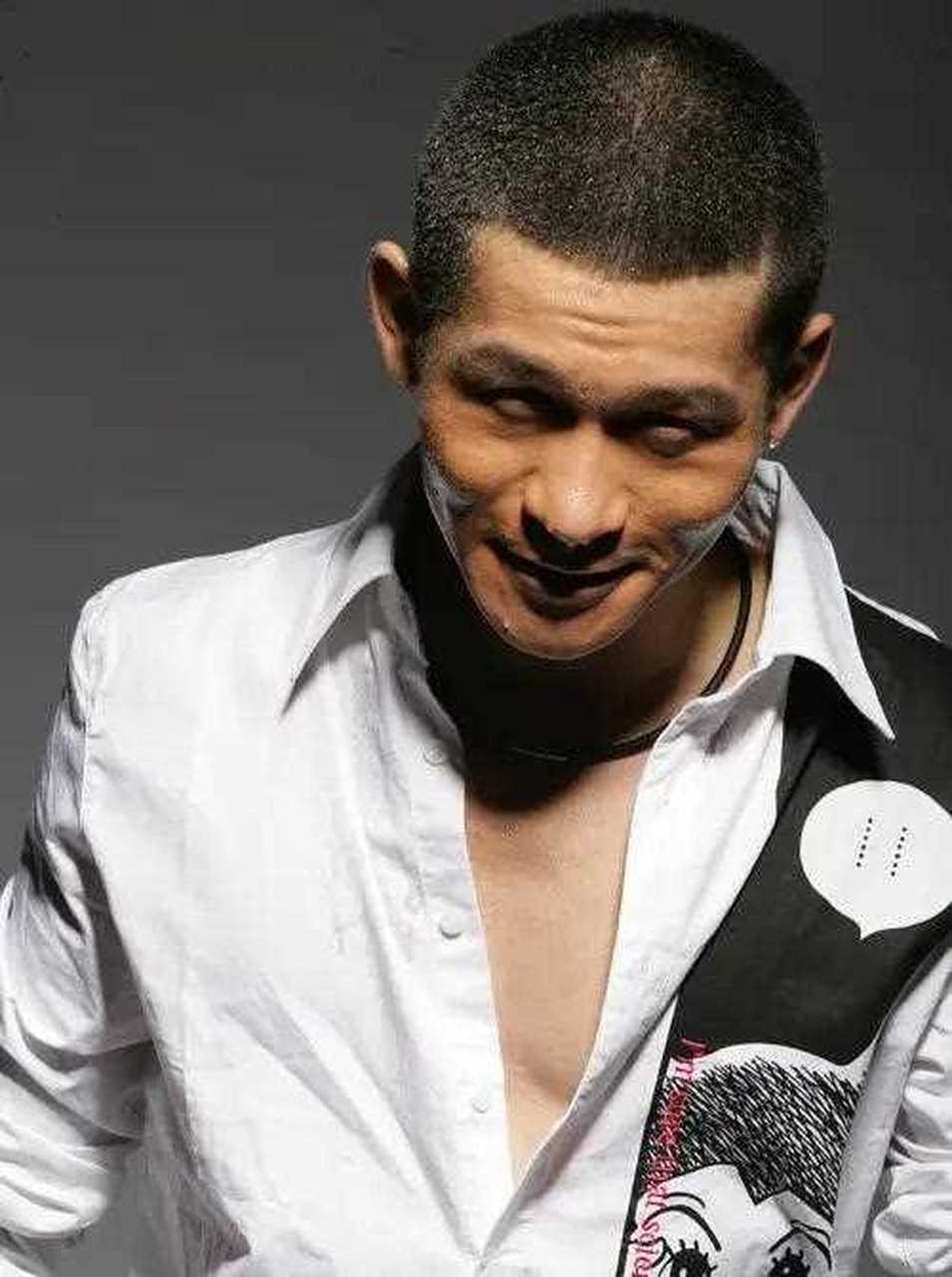 《悬崖之上》干活最卖力,下场最惨的当属老金,余皑磊凭实力圈粉,被誉