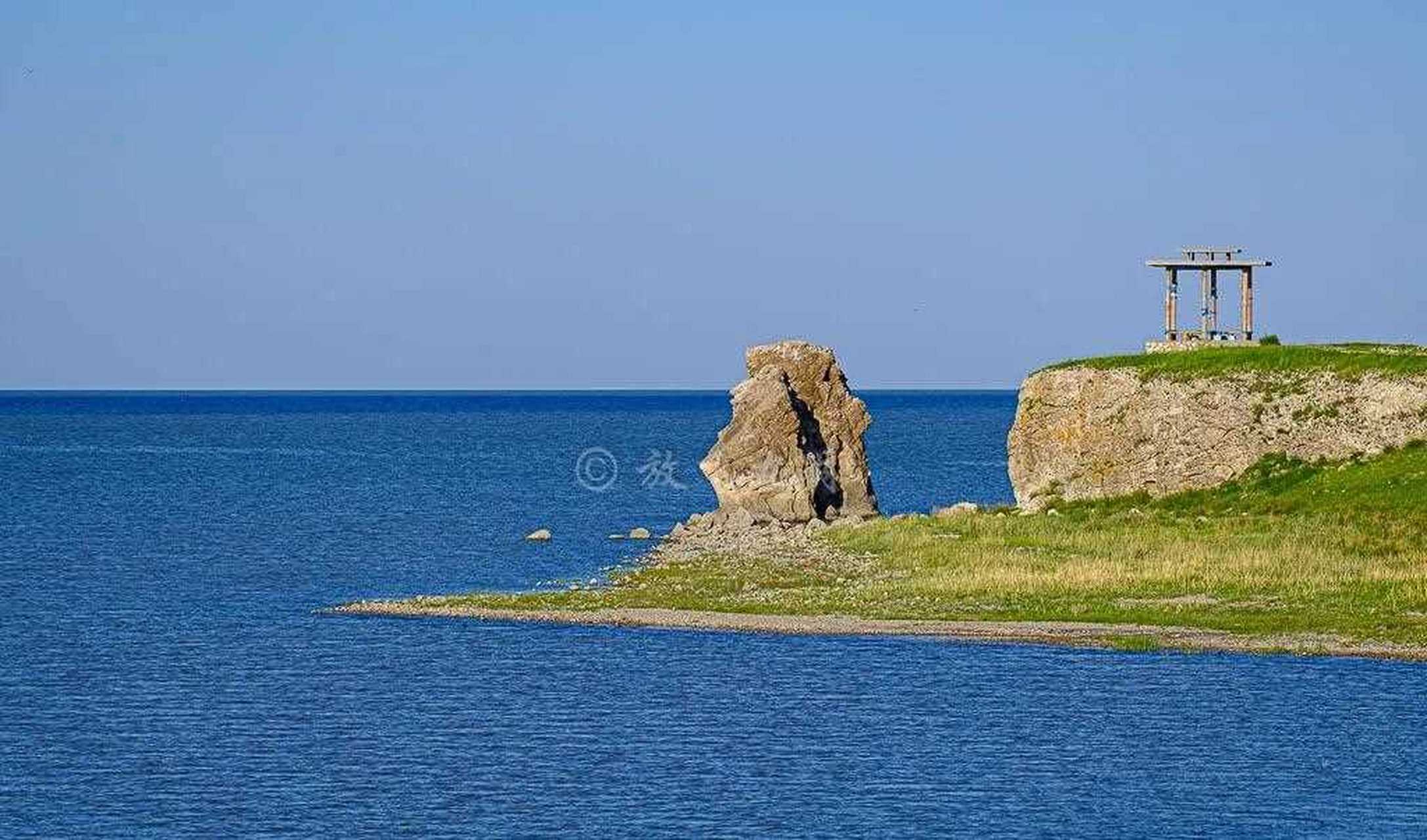 [喵喵] 呼伦湖很大,我们去的是成吉思汗拴马桩那一块.