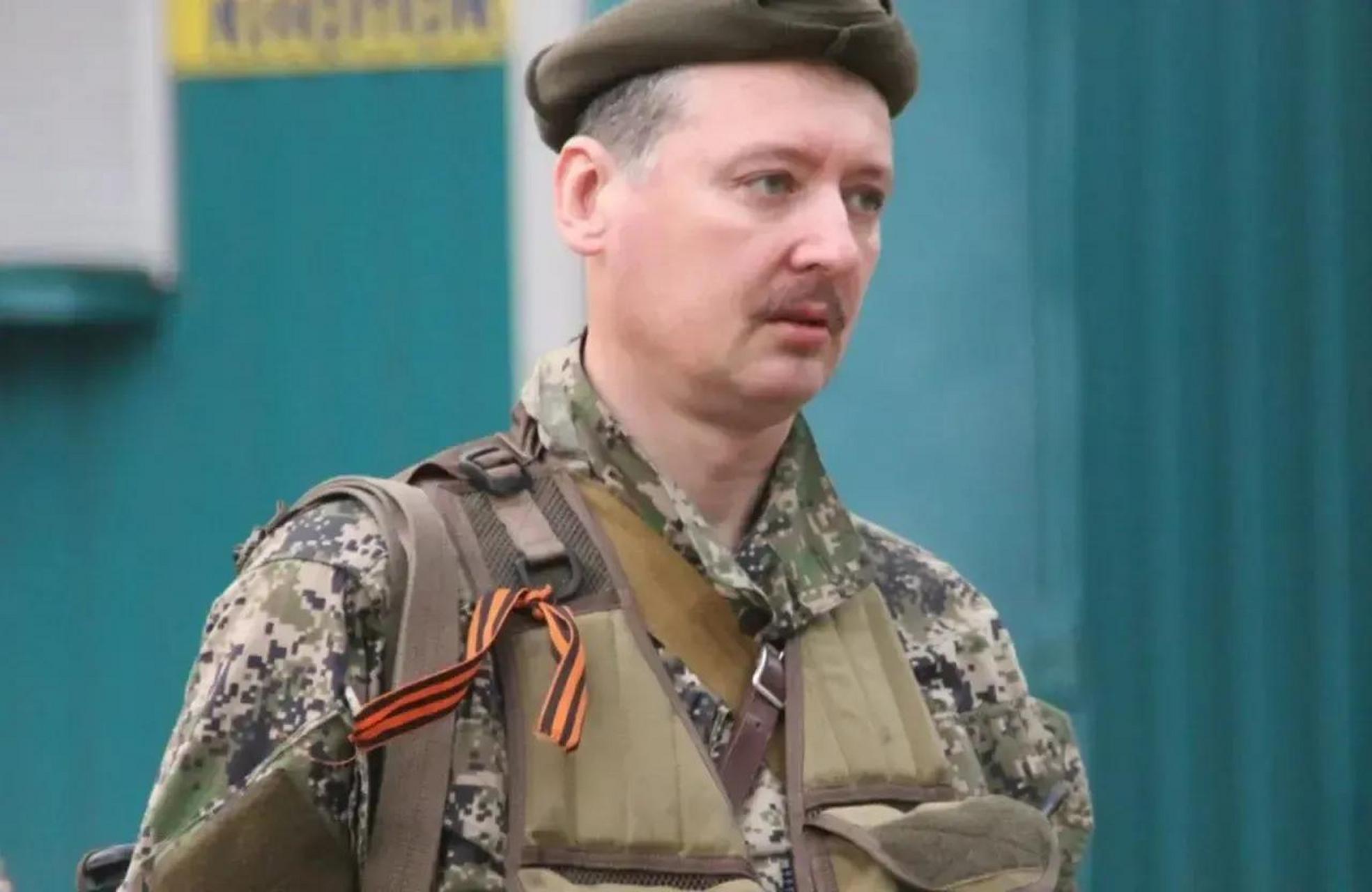 俄军前指挥官伊戈尔·吉尔金在他的电报平台上说:我与一位退役上校