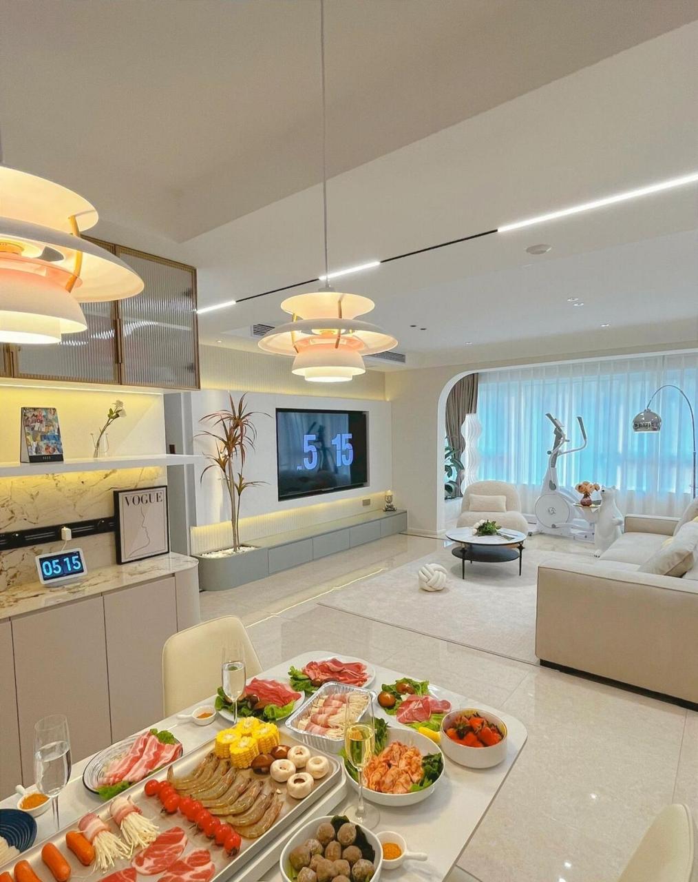 [奥利给]搬来新家[照相机]后,第一次邀请朋友来我家吃烤肉.