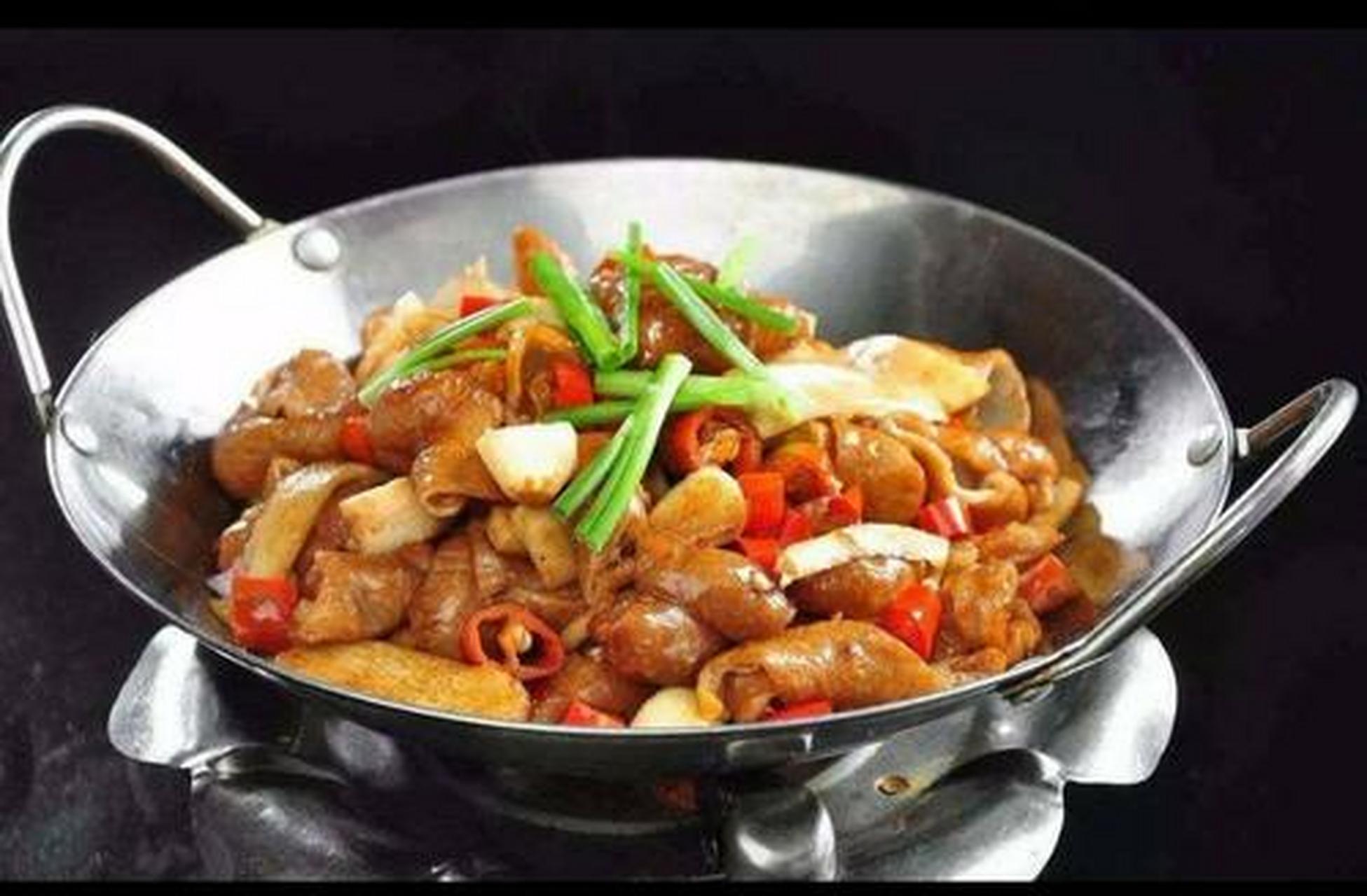肥肠,这个是我妈最喜欢吃的一个食物,以前姥爷喝酒的时候,家里都会有