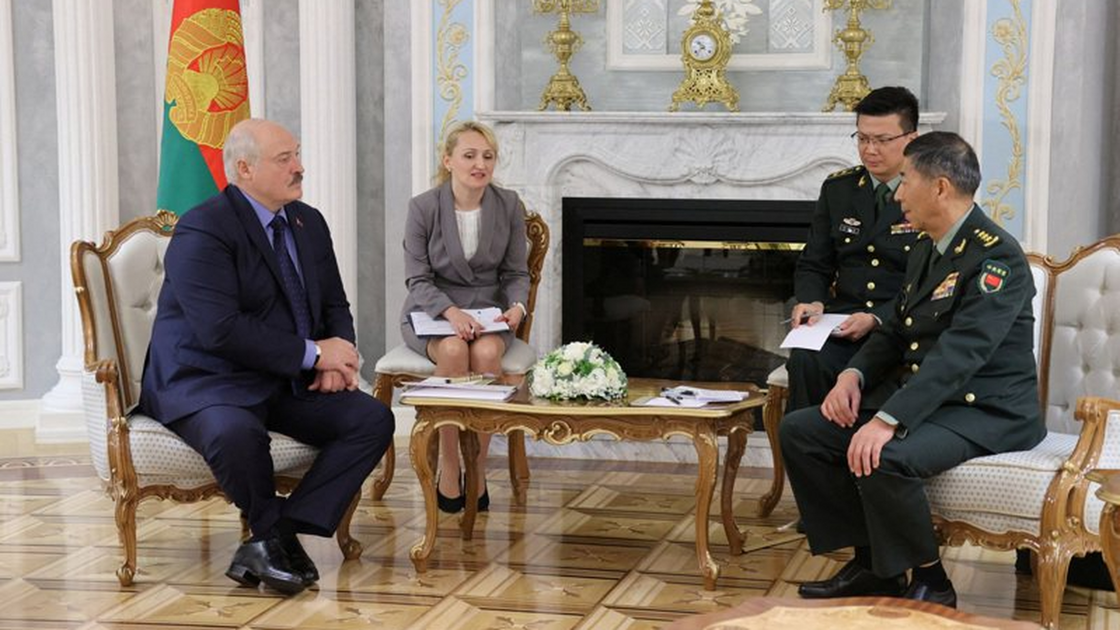 白俄罗斯是中国的铁杆朋友,中白合作光明磊落,不针对第三国!