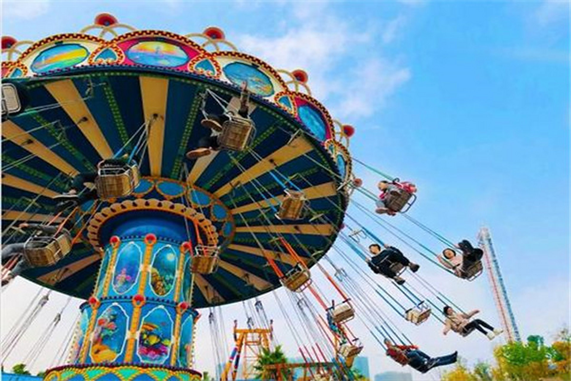 位于金渝大道29号,重庆欢乐谷的人气自然是重庆游乐场中排在前列的