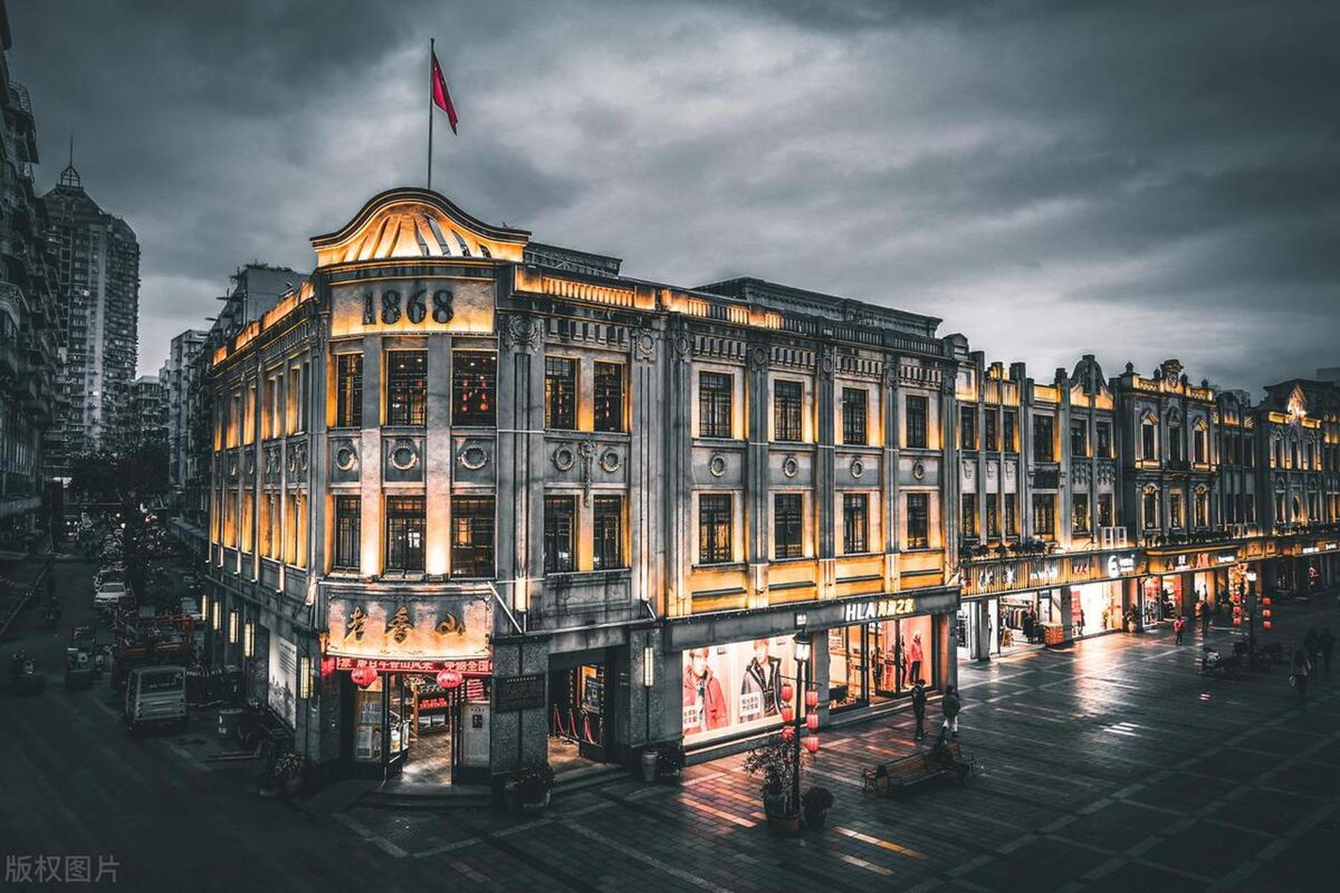 温州五马街,古称五马坊,温州古街道之一,它的兴衰变迁记录了温州的发