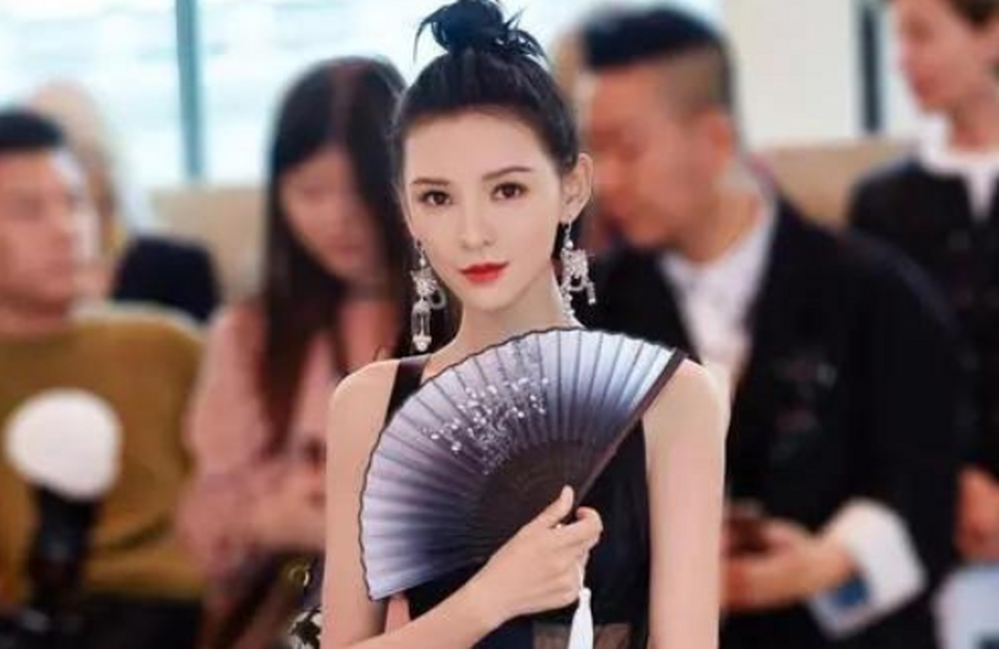 2017年高考,张予馨数学145,总分716,被北京大学法学院录取.