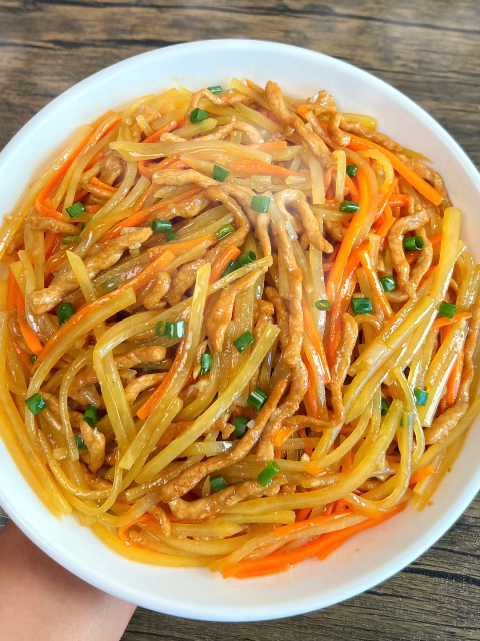 土豆胡萝卜炒肉丝这样做太香了!  一会工夫连炫了两碗米饭!