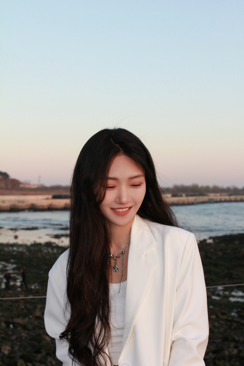 女神:婕婕煜sss  学校:大连理工大学(硕)  兴趣爱好:拍照&摄影,游泳