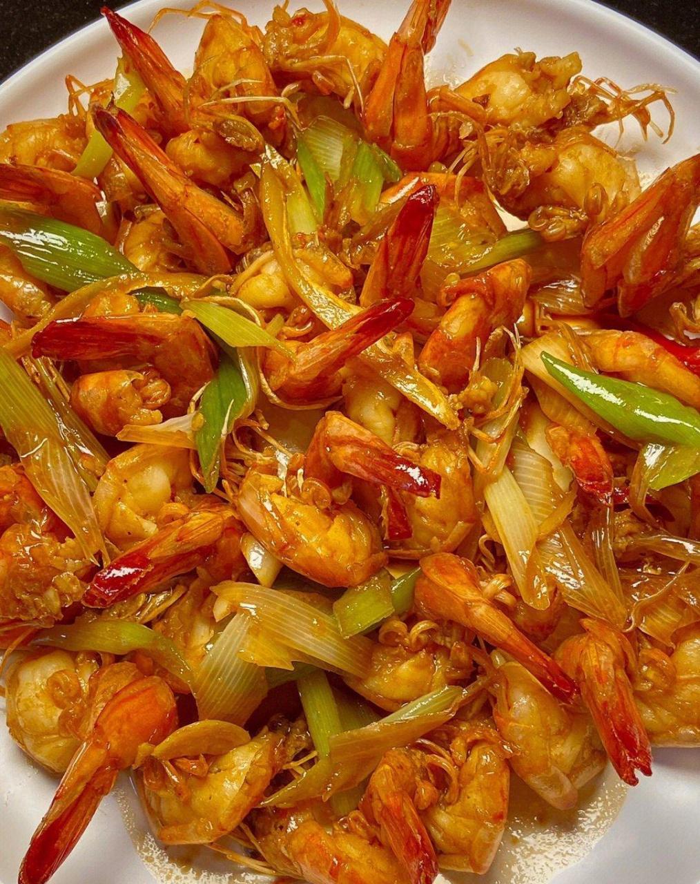 秘快手家常菜大葱爆炒虾～巨过瘾今天分享一道色香味俱全的葱爆大虾!