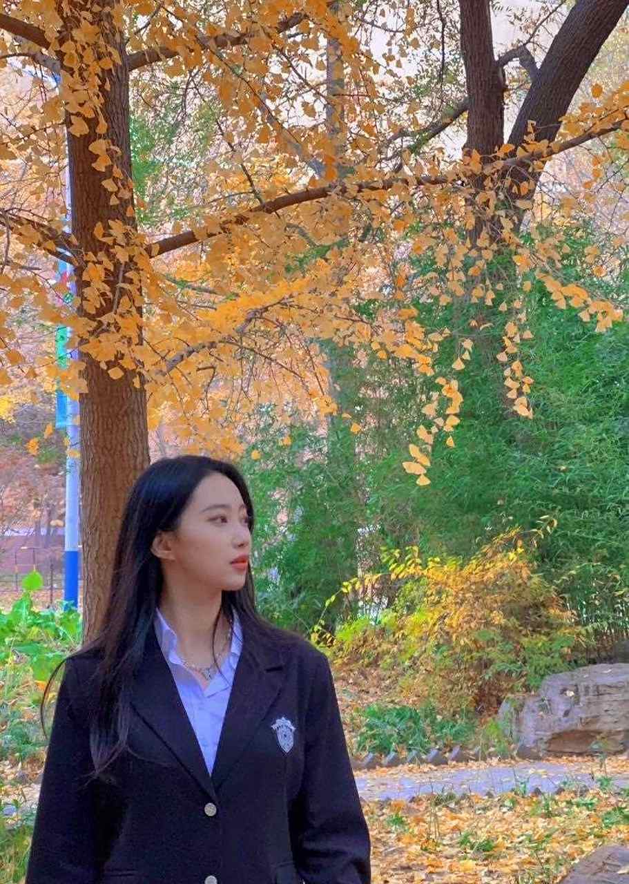 女神:付悦estella 坐标:北京 学校:中国传媒大学 身高体重:175cm 57kg