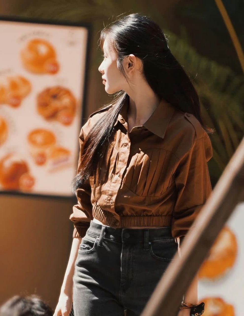 哇,刘浩存好帅啊! 看看她的气质和身材比例,如果不是女明星还能是谁?