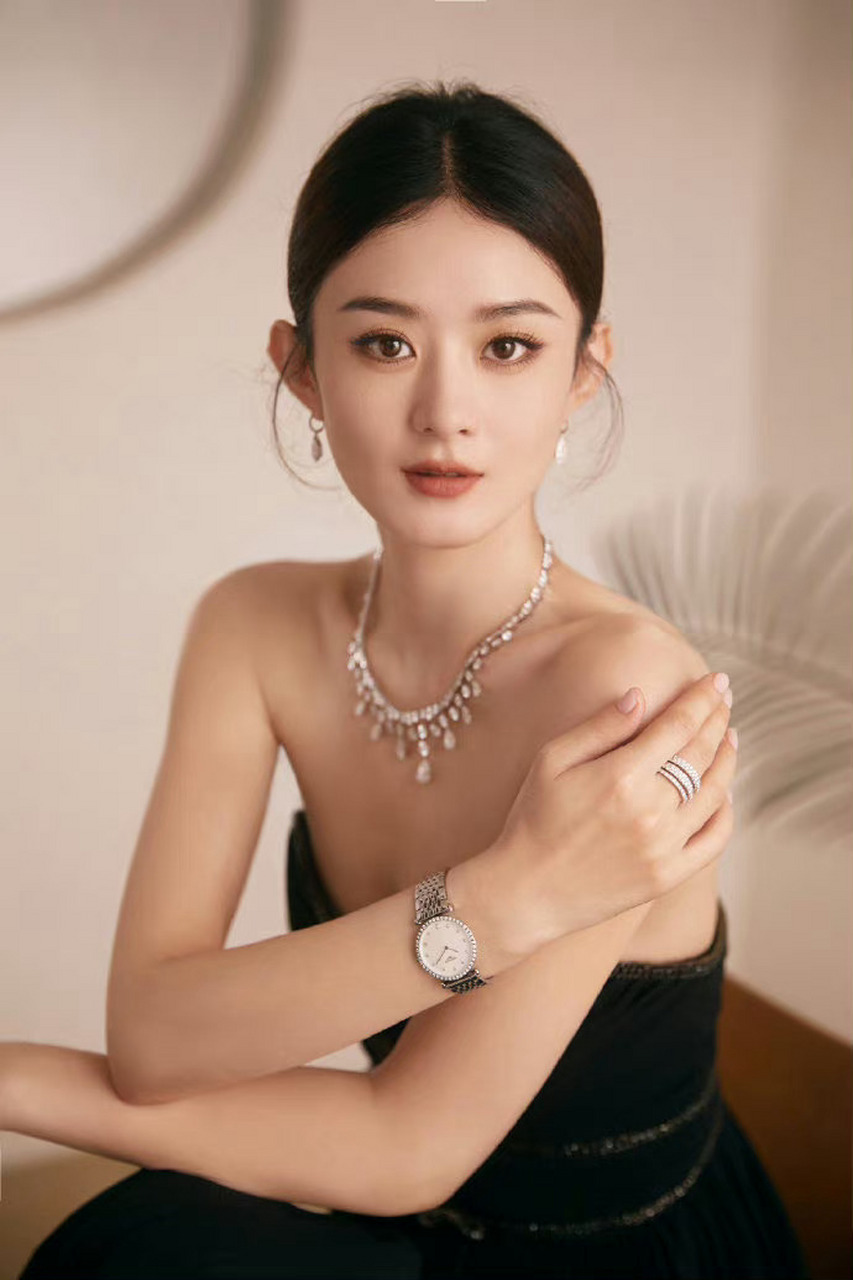 赵丽颖,蔡徐坤戴同款项链,都戴出了自己的味道!