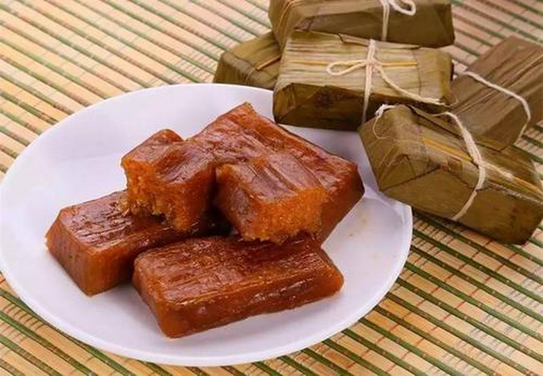 1,猪儿粑,泸州传统小吃,口感软糯,味道香甜.