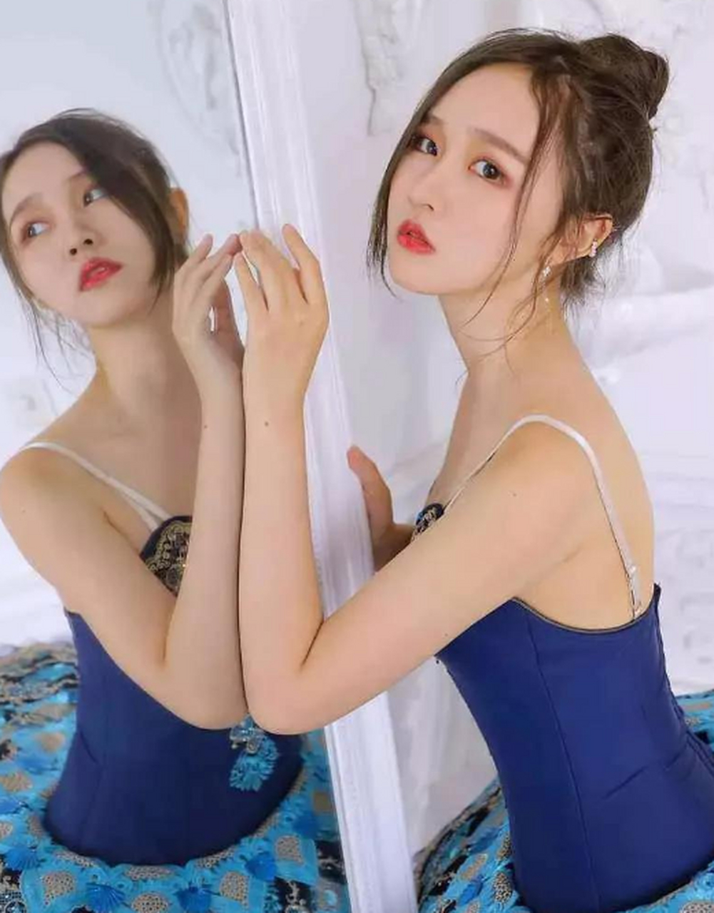 芭蕾舞蹈白丝美女身姿挺拔优雅写真