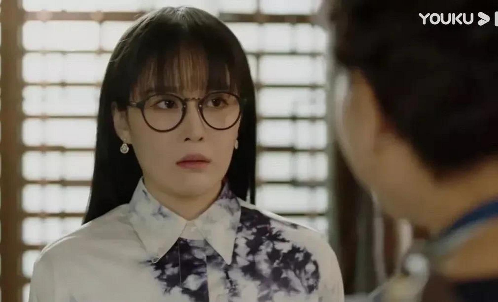 gif创作人# 《刘老根4》球球上线,球球在剧中,饰演大奎董事长的秘书