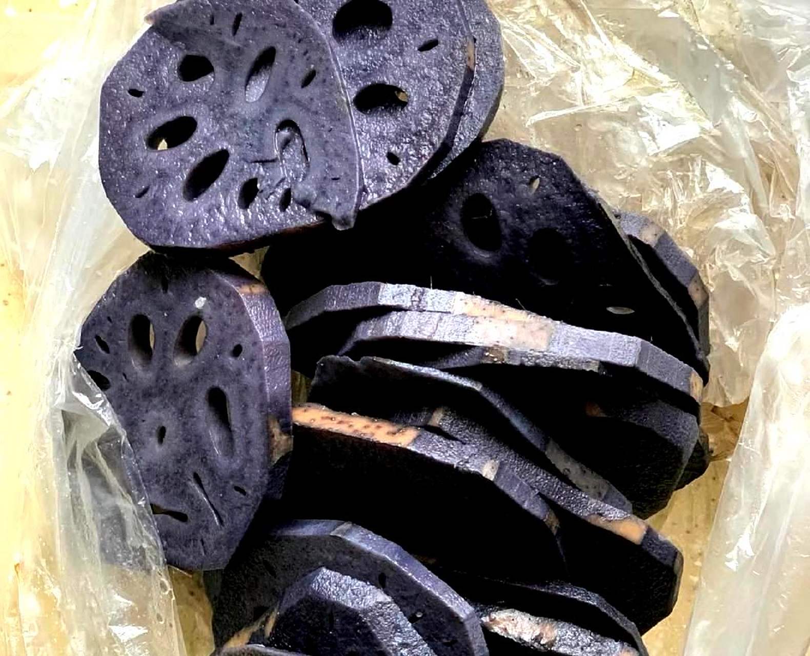 这个煮得太黑的莲藕还能吃吗?