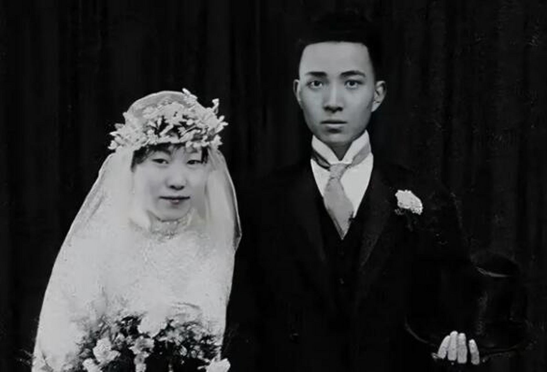 "说完转身离开.