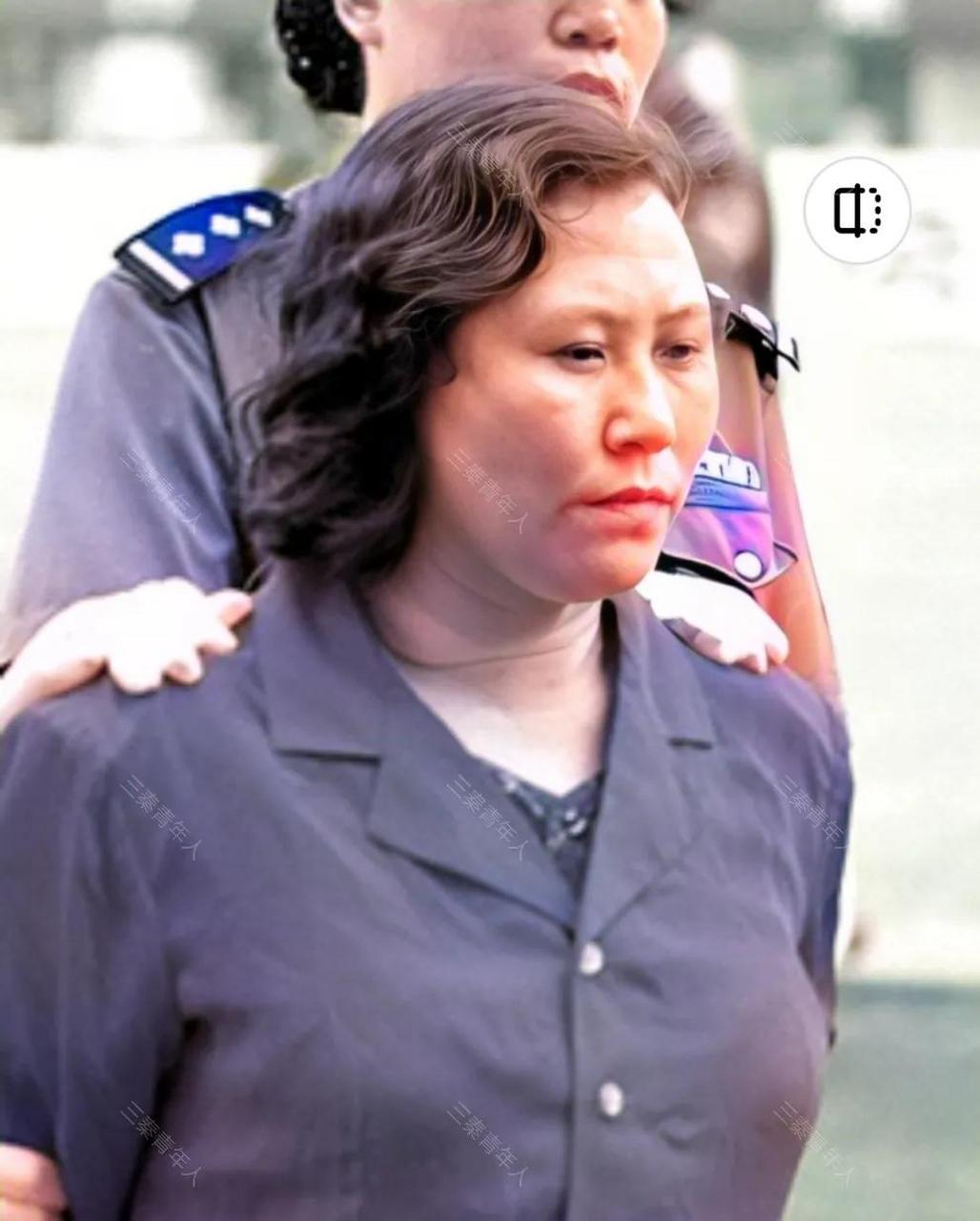 2003年,湖北武汉市的公审大会上,一名大毒贩马清秀被审判.