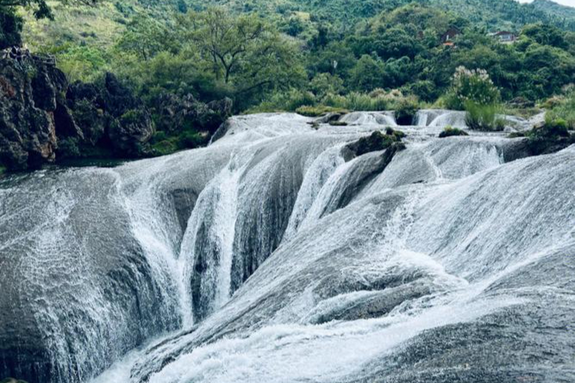 贵州黄果树大瀑布:是中国第一,世界第三大瀑布,非常壮观,让人震撼.