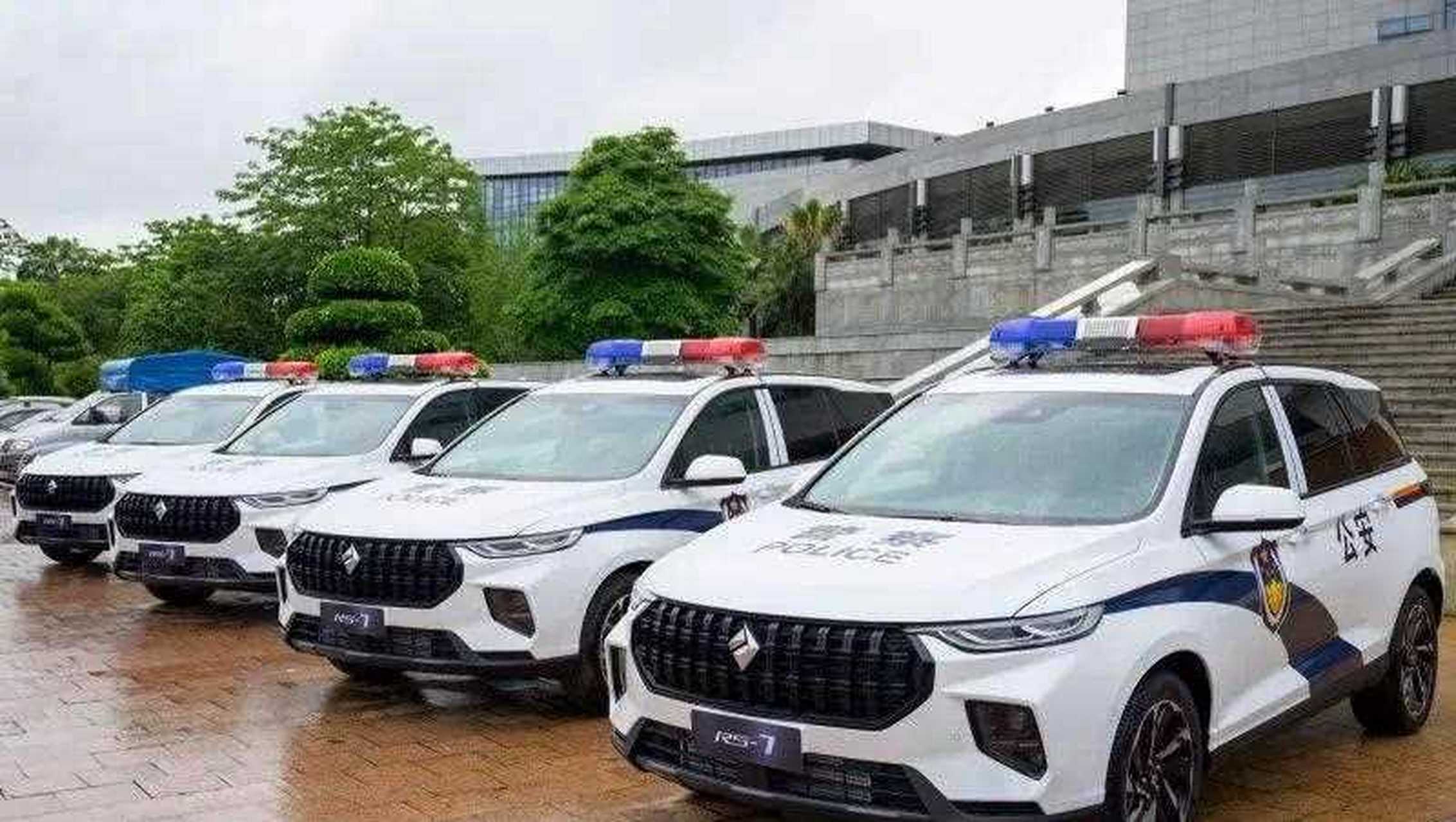 还没正式上市的新宝骏rs-7,被选为柳州市的警车正式交付了,这前脸够不