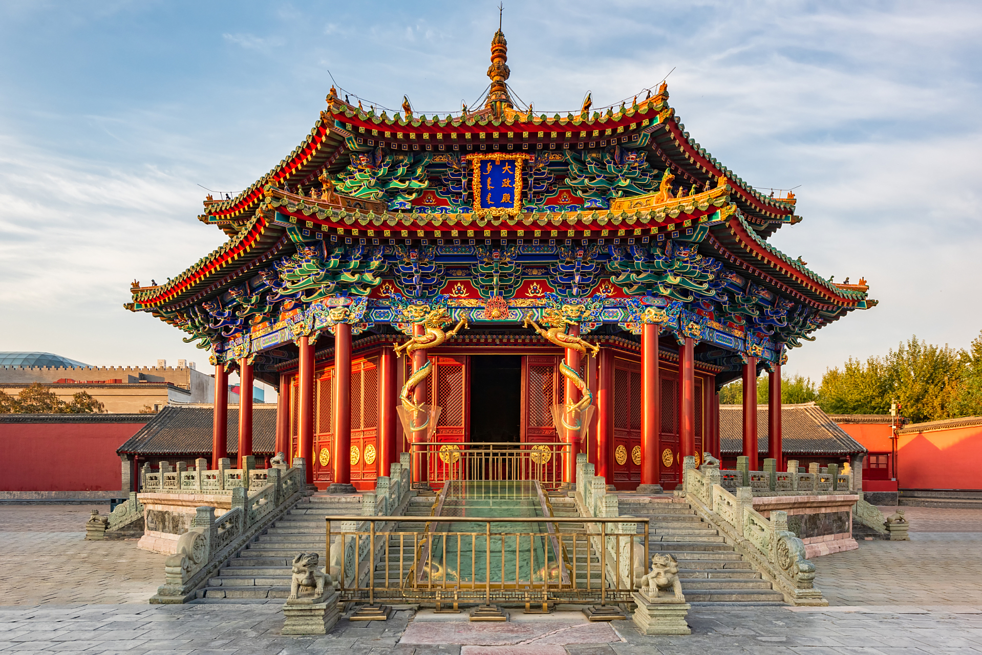 get中国北方的宫廷文化,你说绝不绝! . 98故宫红墙绿瓦,气势非凡.