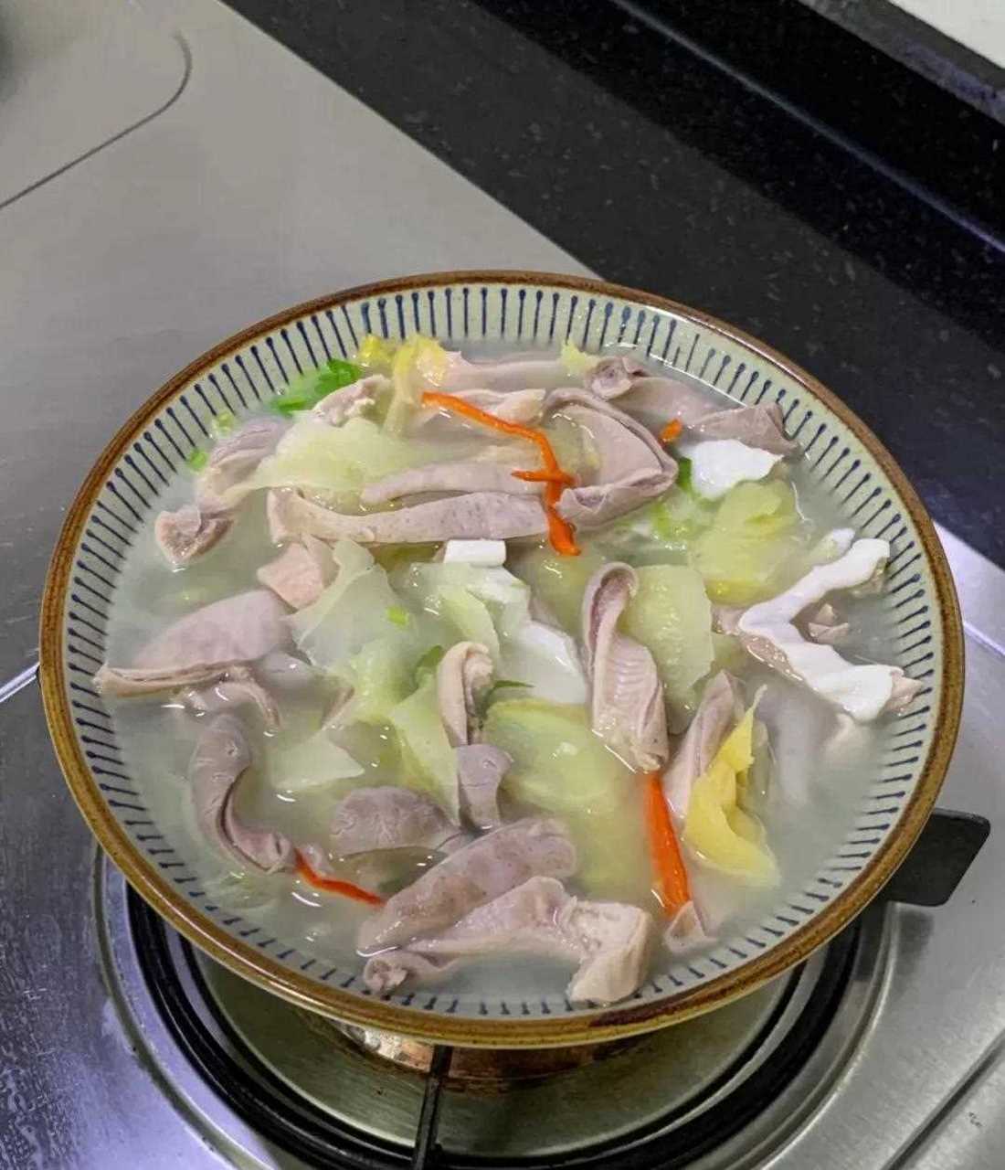 咸菜猪肚汤 [互粉] 麻婆豆腐  胡萝卜黑木耳炒腐竹[火车] 豆酱空心菜