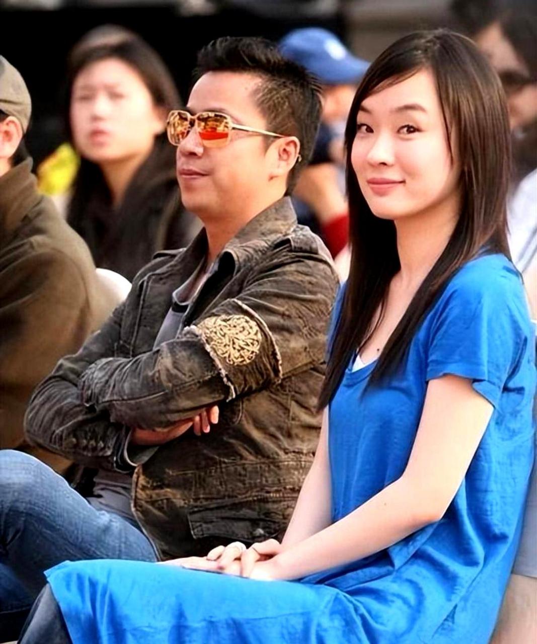 霍思燕与老板王中磊合影.